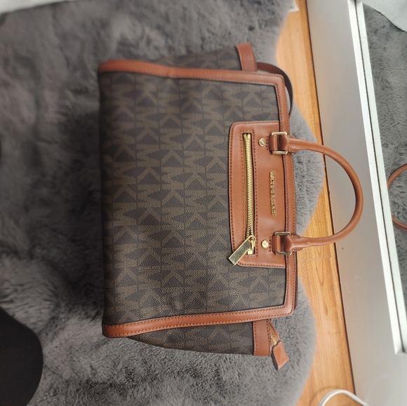 14 Best Spring Bags and Wallets at Michael Kors Outlet Mk bolsa